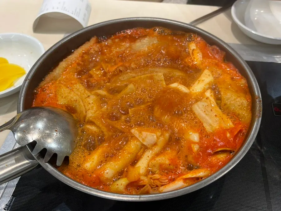 컵에 담은 오뎅 국물