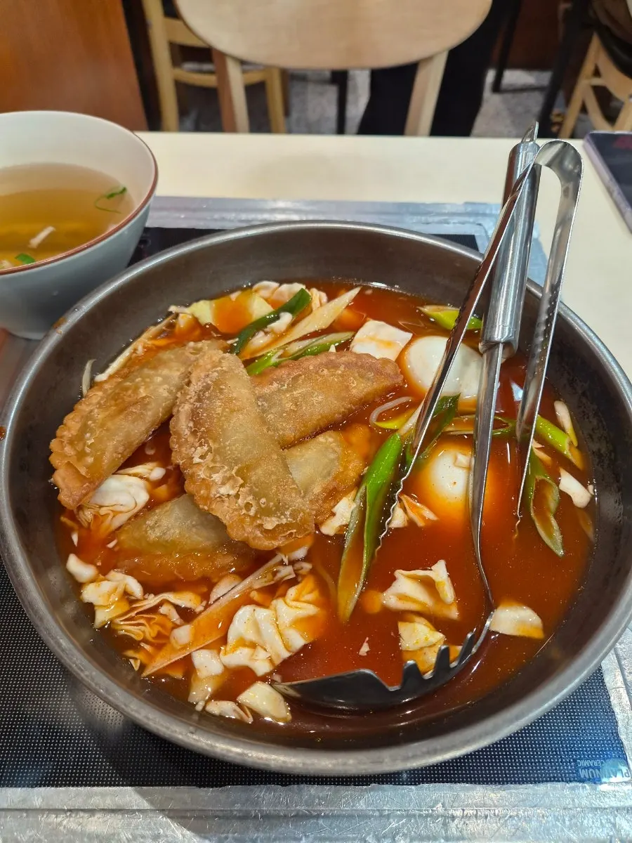 끓이기 전 즉석떡볶이 2인분 한 냄비