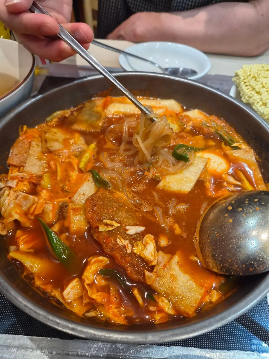 국물이 졸아든 즉석떡볶이 완성 상태