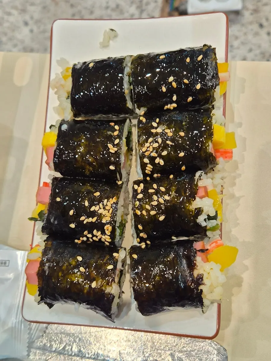 현선이네 꼬마김밥 4줄 한 접시