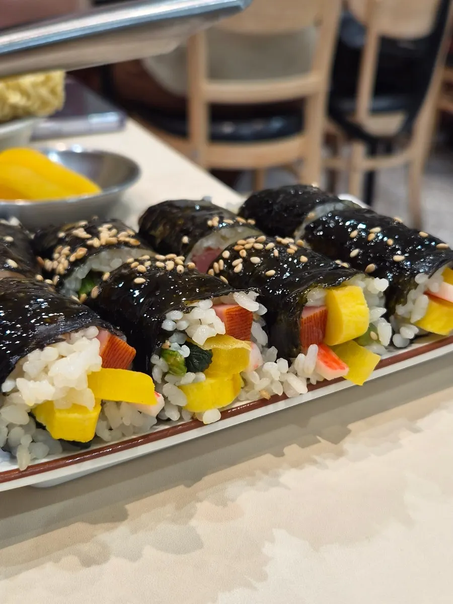 속재료가 푸짐한 꼬마김밥 클로즈업