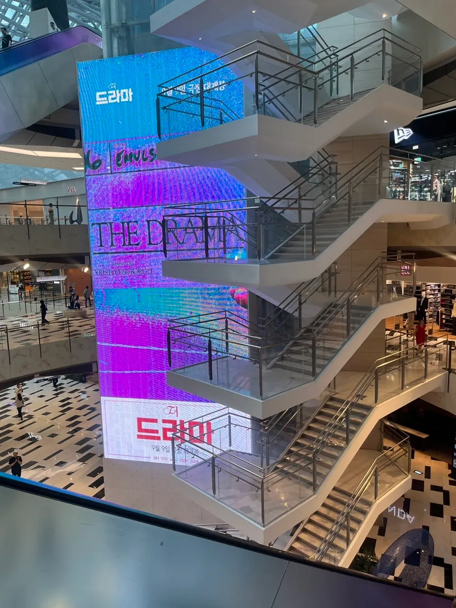 Vertical shot of an IFC Mall corridor