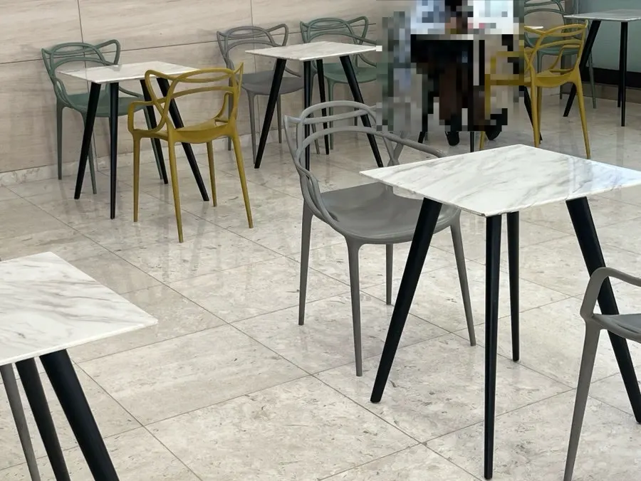 Overview of seating at Hyeonseonine Premium IFC Mall Branch