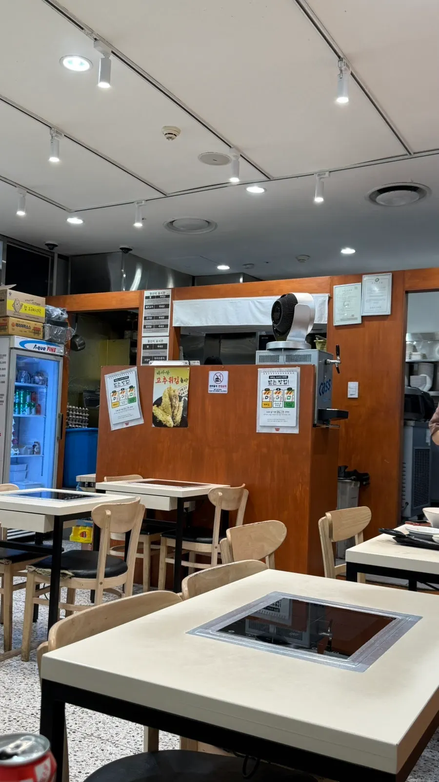 Table seating inside Hyeonseonine's IFC Mall branch