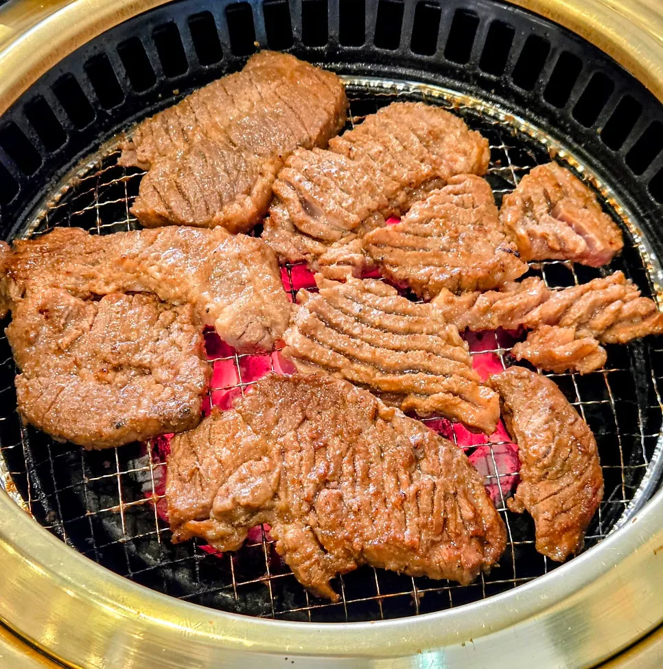 직원이 구워주는 돼지갈비