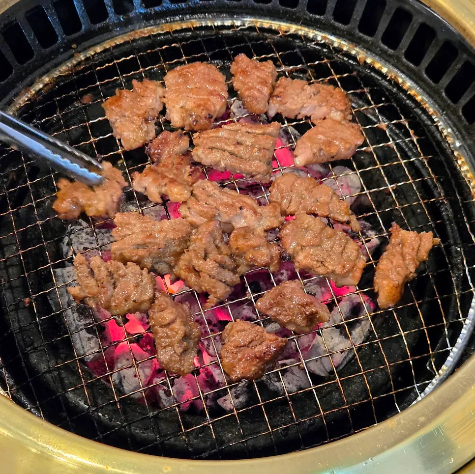 노릇하게 익어가는 양념갈비