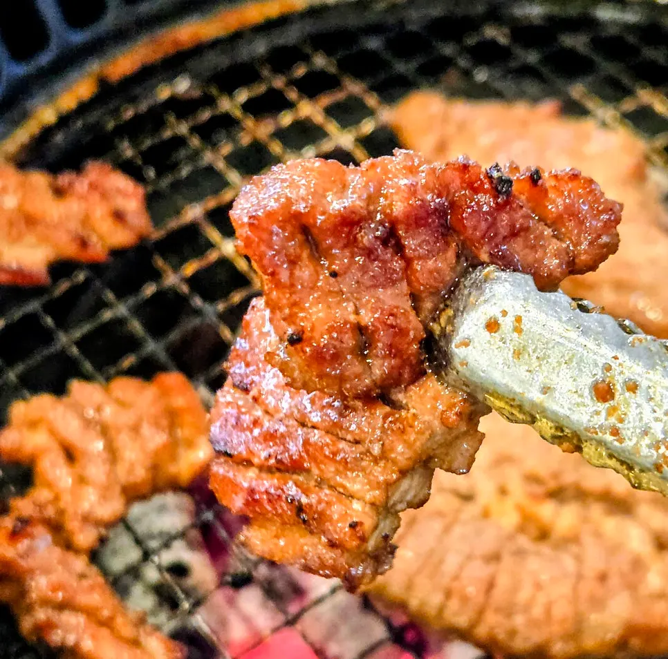 한 입 크기로 잘라준 양념갈비