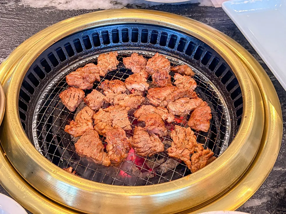 직원이 구워주는 숯불 돼지양념구이
