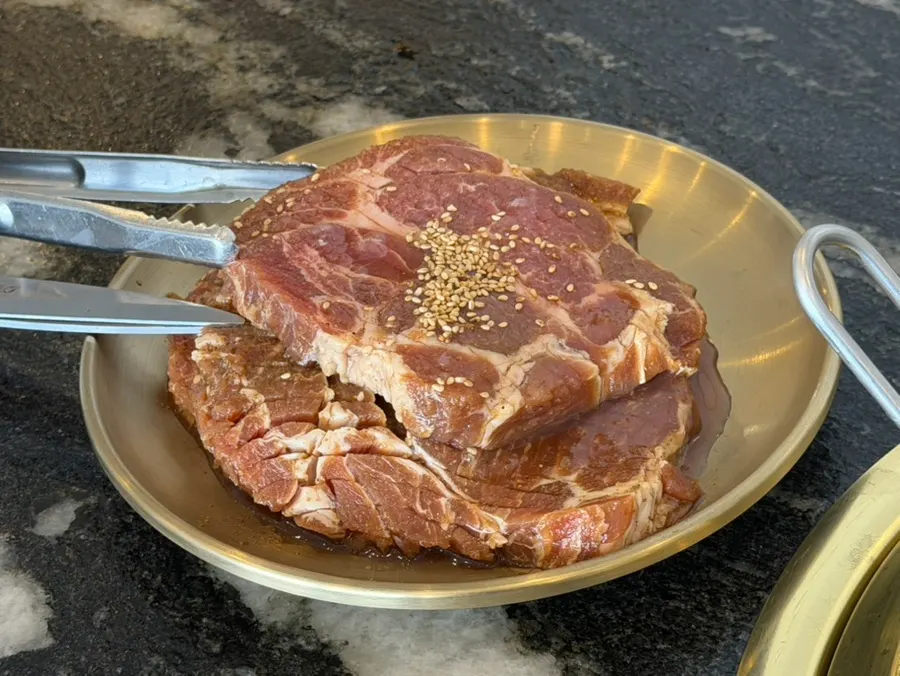 배 양념에 재운 양념목살 돼지갈비