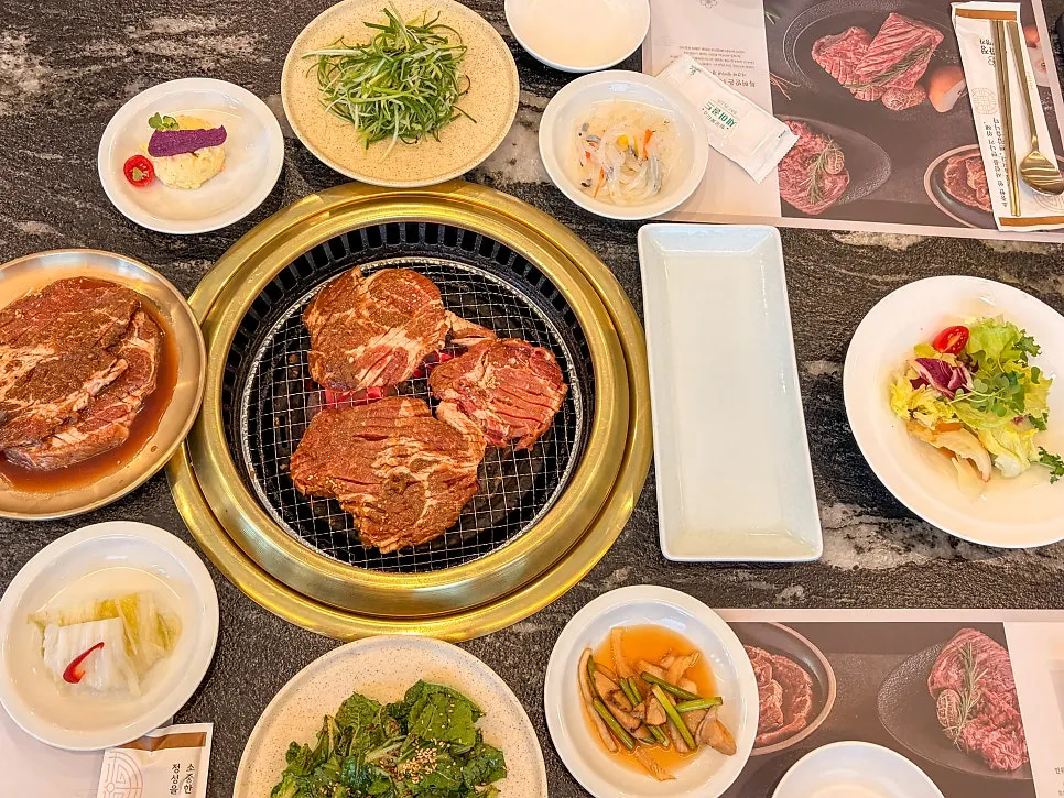 돼지양념구이 4인분과 된장찌개 주문 상차림