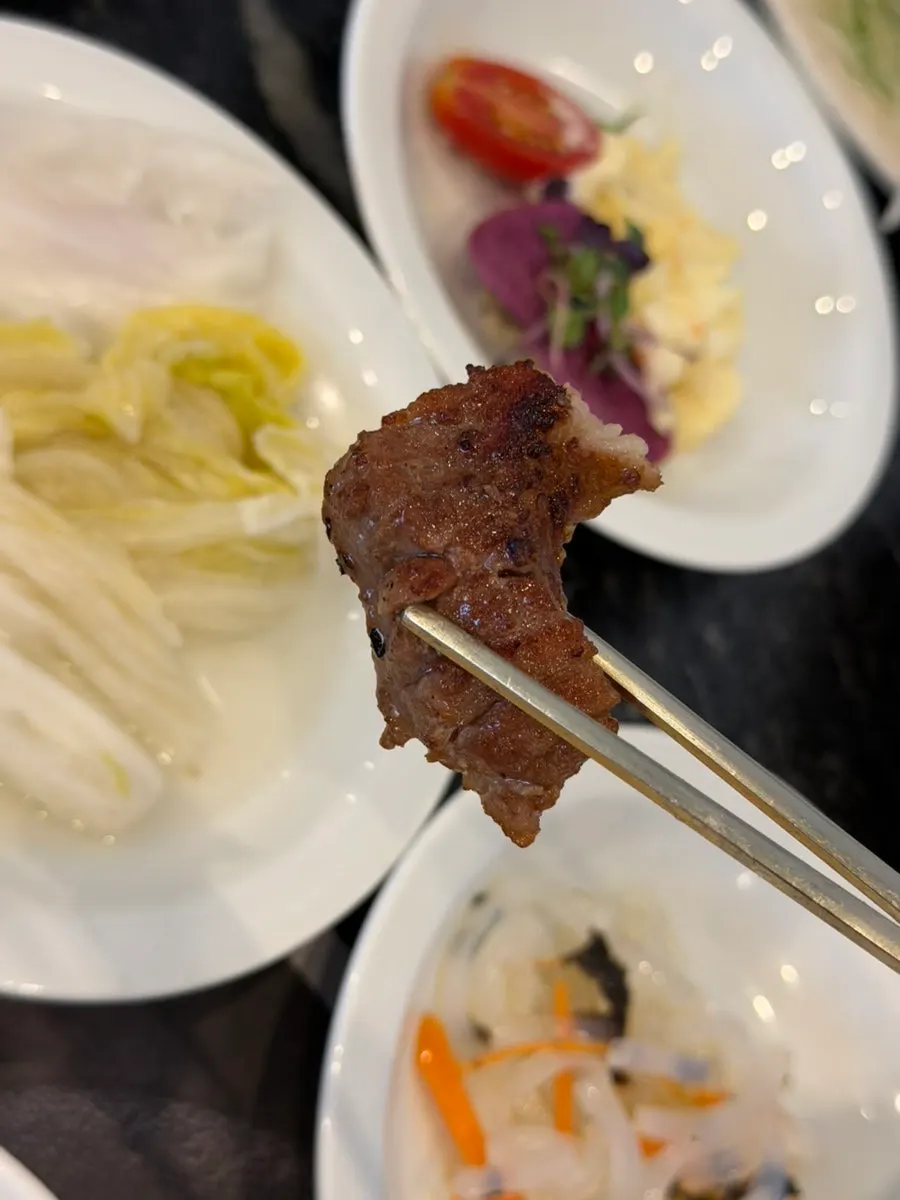 그냥 먹어도 맛있는 숯불구이 고기