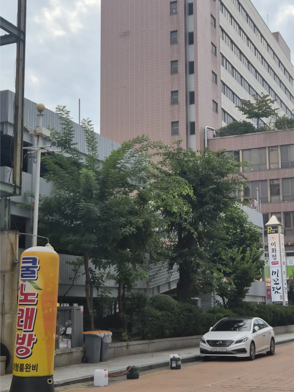 이화정 갈비명가 마곡발산점 별도 건물 주차장