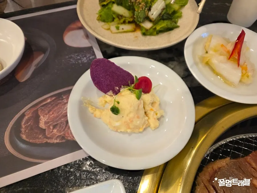 Side dishes served alongside the pork ribs