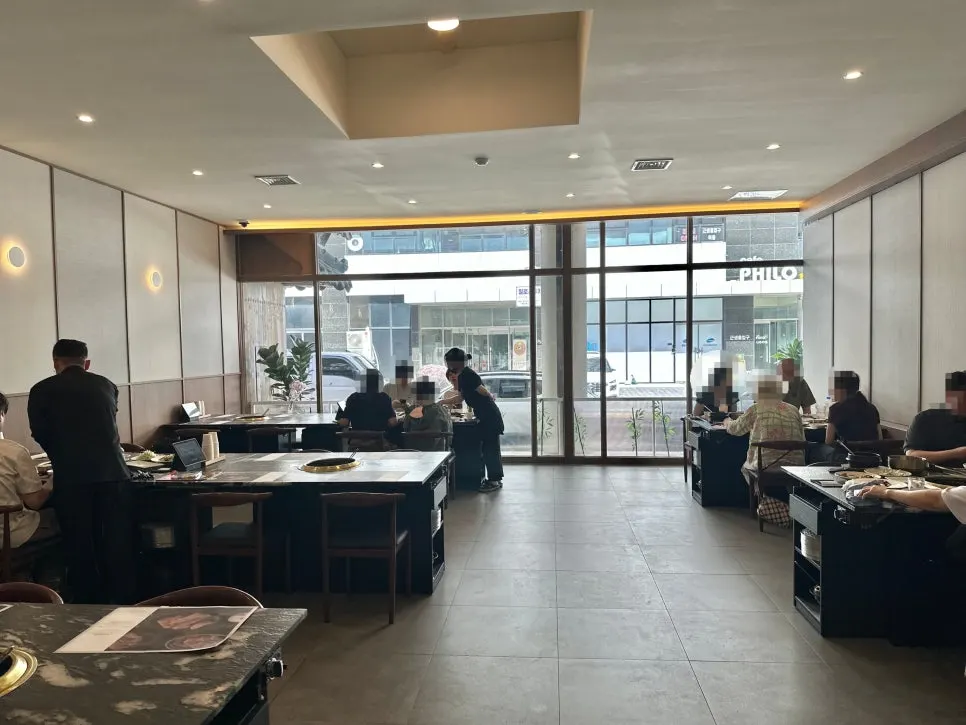 Seating area suited for family customers