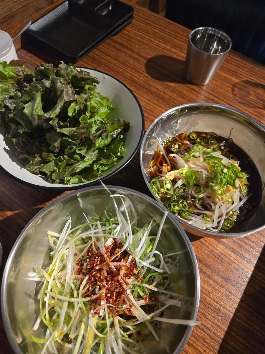 Basic side dishes with lettuce, shredded scallion, and bean sprouts