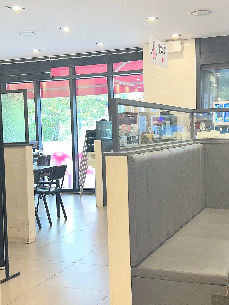 View near the entrance of Jjamppong Jijeon Seooreung Branch