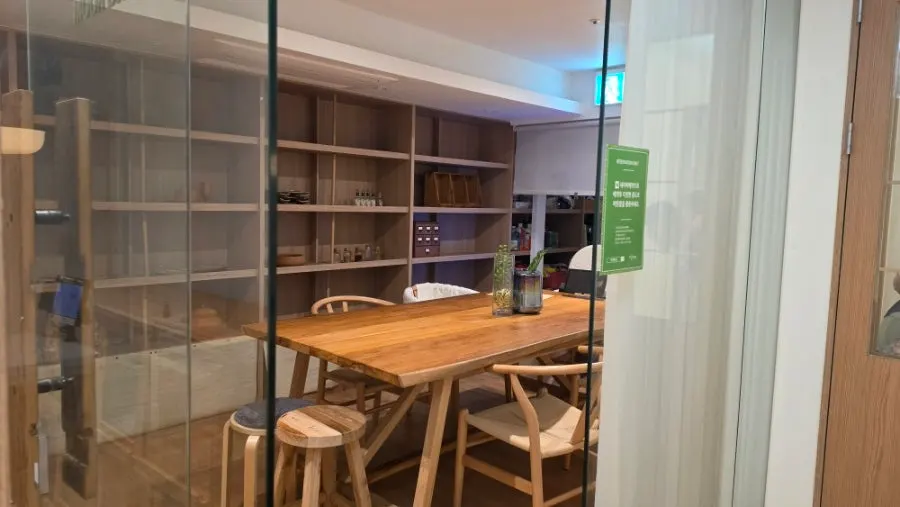 A separate meeting room space on one side of the restaurant