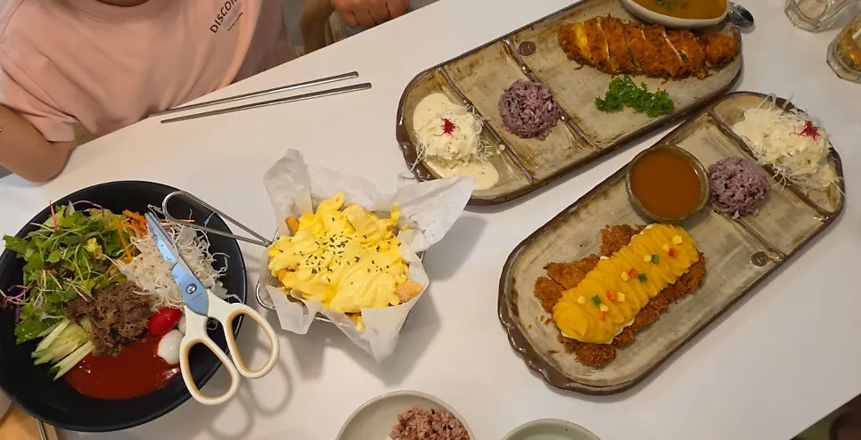 The four dishes ordered that day, including pork cutlets and jjolmyeon