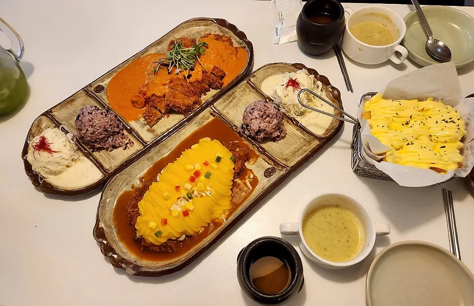 커플 세트 B로 차려진 돈까스 한상