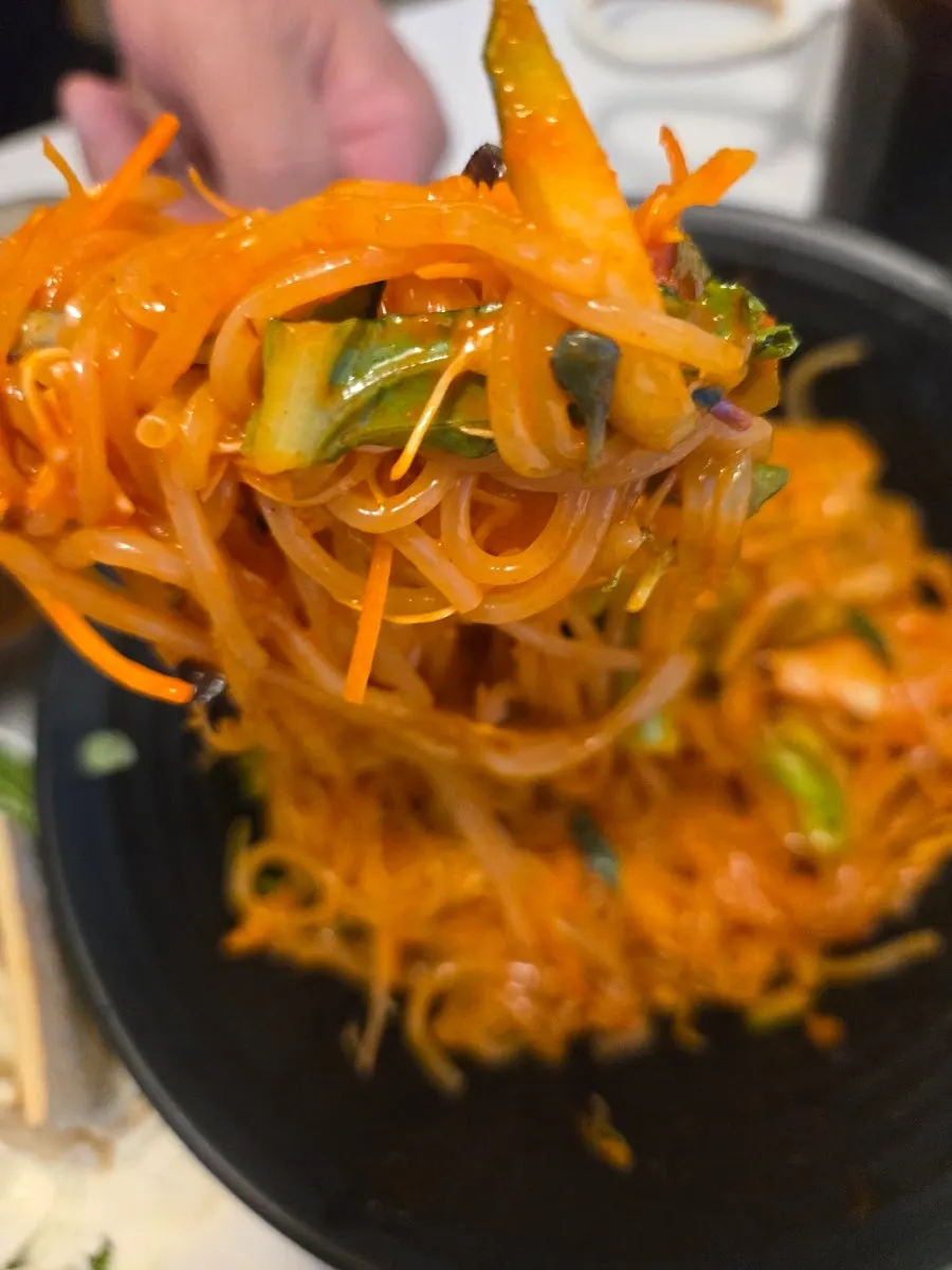 Noodles mixed together with sliced vegetables