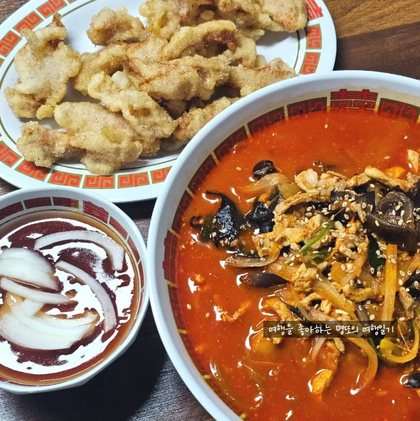 Meat jjamppong and fried rice served together at Hwangbihong