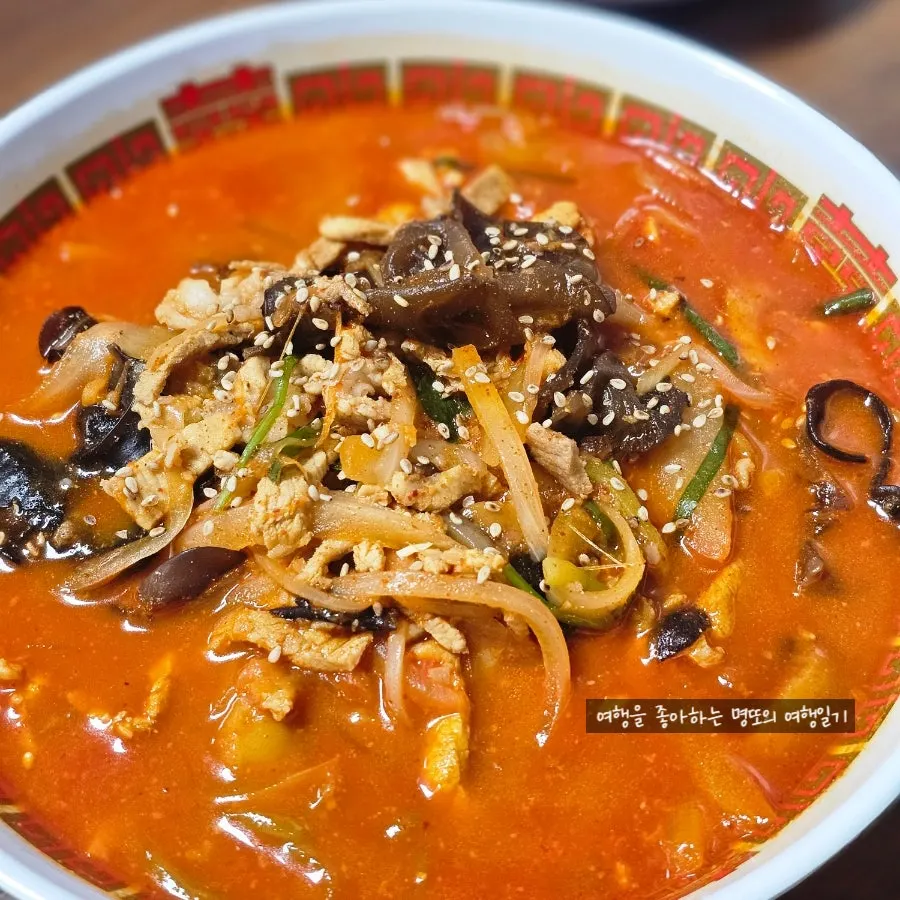 Meat jjamppong broth made with bone broth