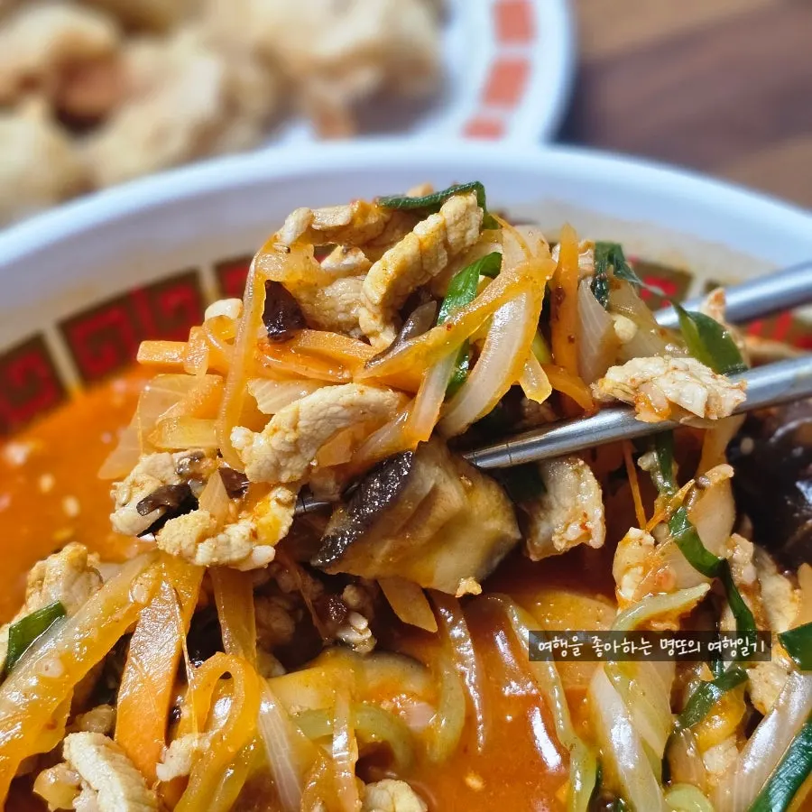 A bowl of Hwangbihong's meat jjamppong