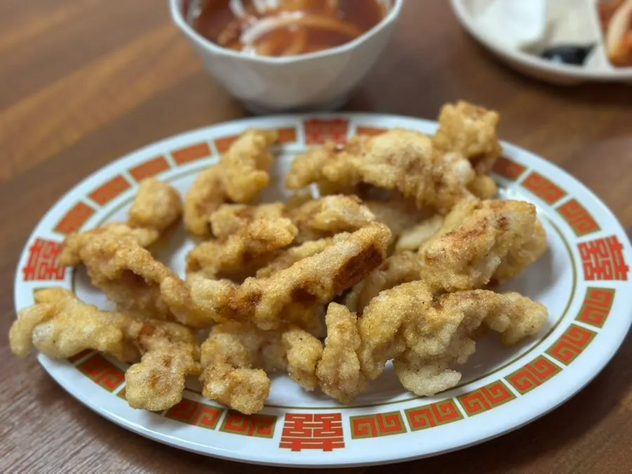 Hwangbihong's mini tangsuyuk with thin, crispy batter