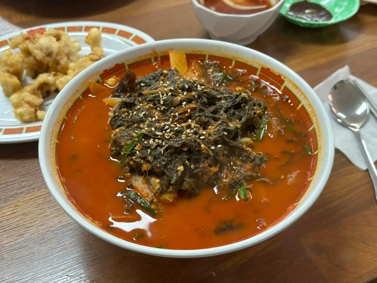 Close-up of domestic siraegi and seafood packed into the jjamppong