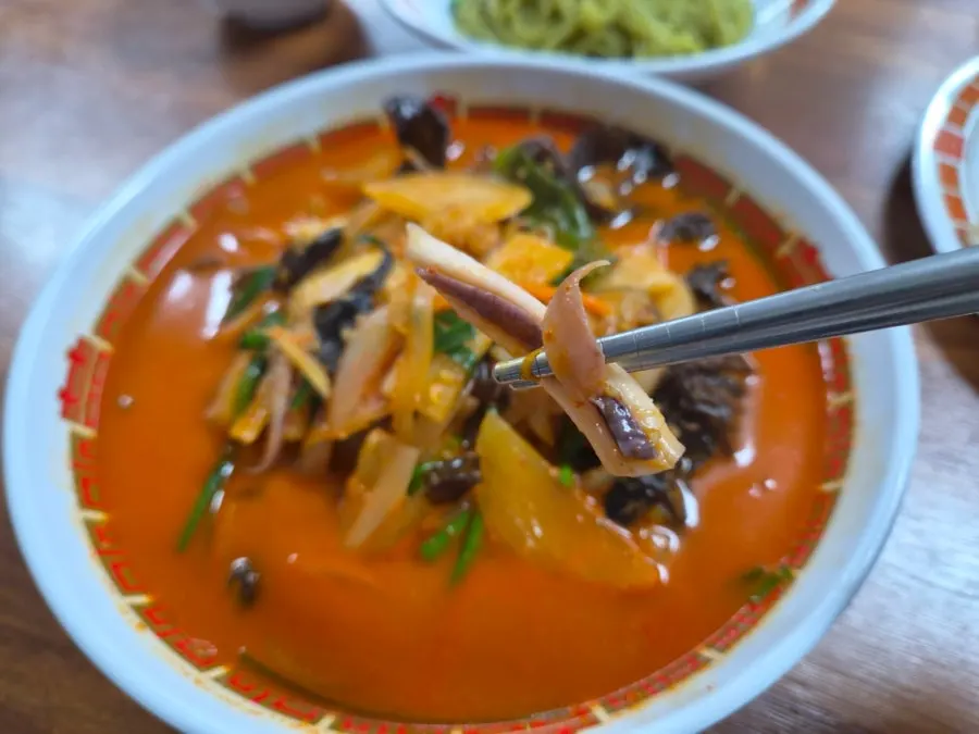Hwangbihong's mini tangsuyuk with ketchup-based sauce