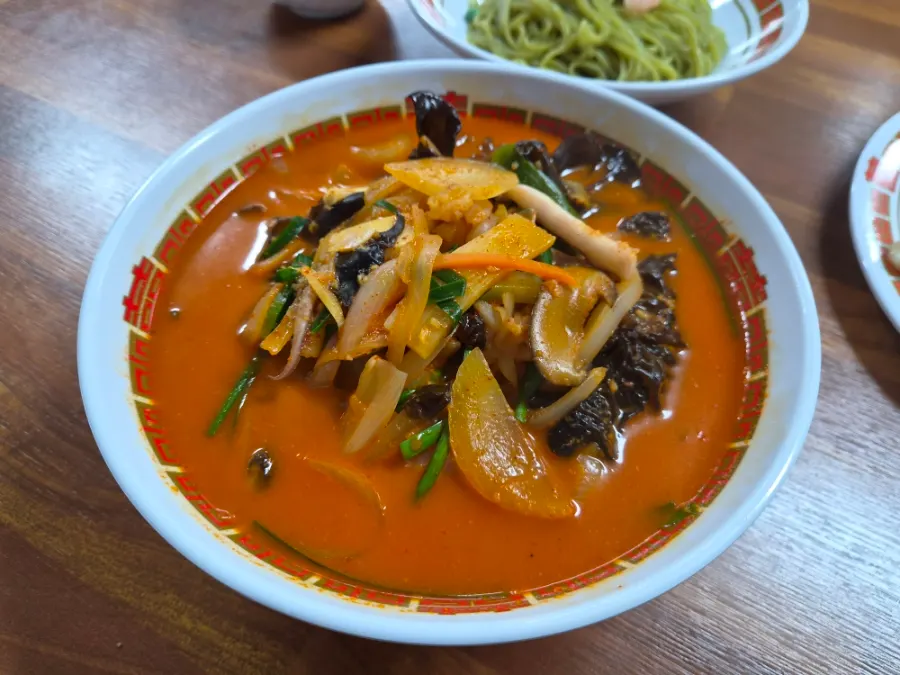 Broth and noodles of the samseon jjamppong