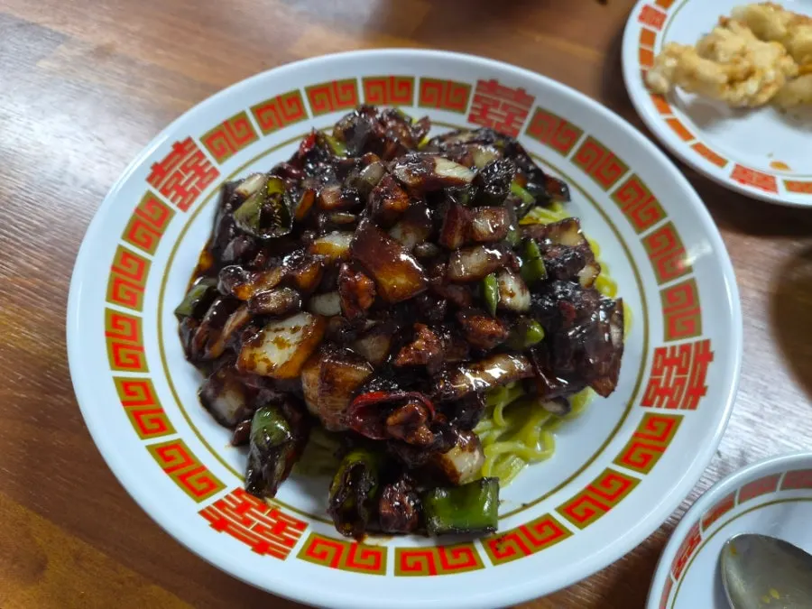 Hwangbihong's gochu-jjajang served ganjajang style