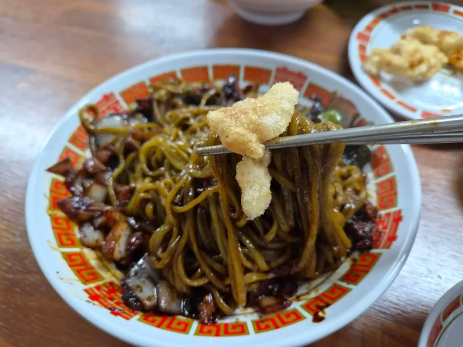 Noodles mixed with gochu-jjajang sauce