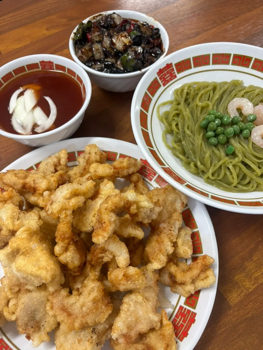 셀프로 담아온 중국집 반찬 접시