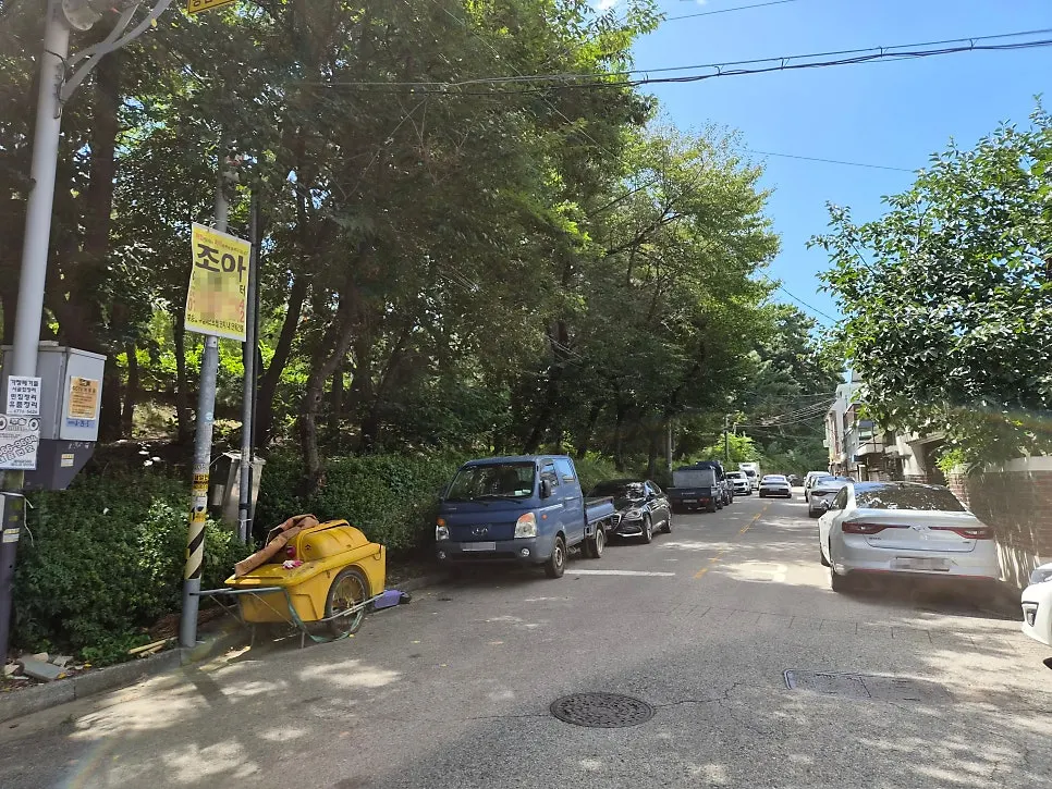 View of the Busong-dong alley where Hwangbihong is located