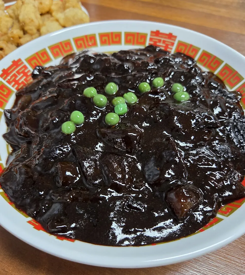 A bowl of Hwangbihong jjajangmyeon topped with black bean sauce