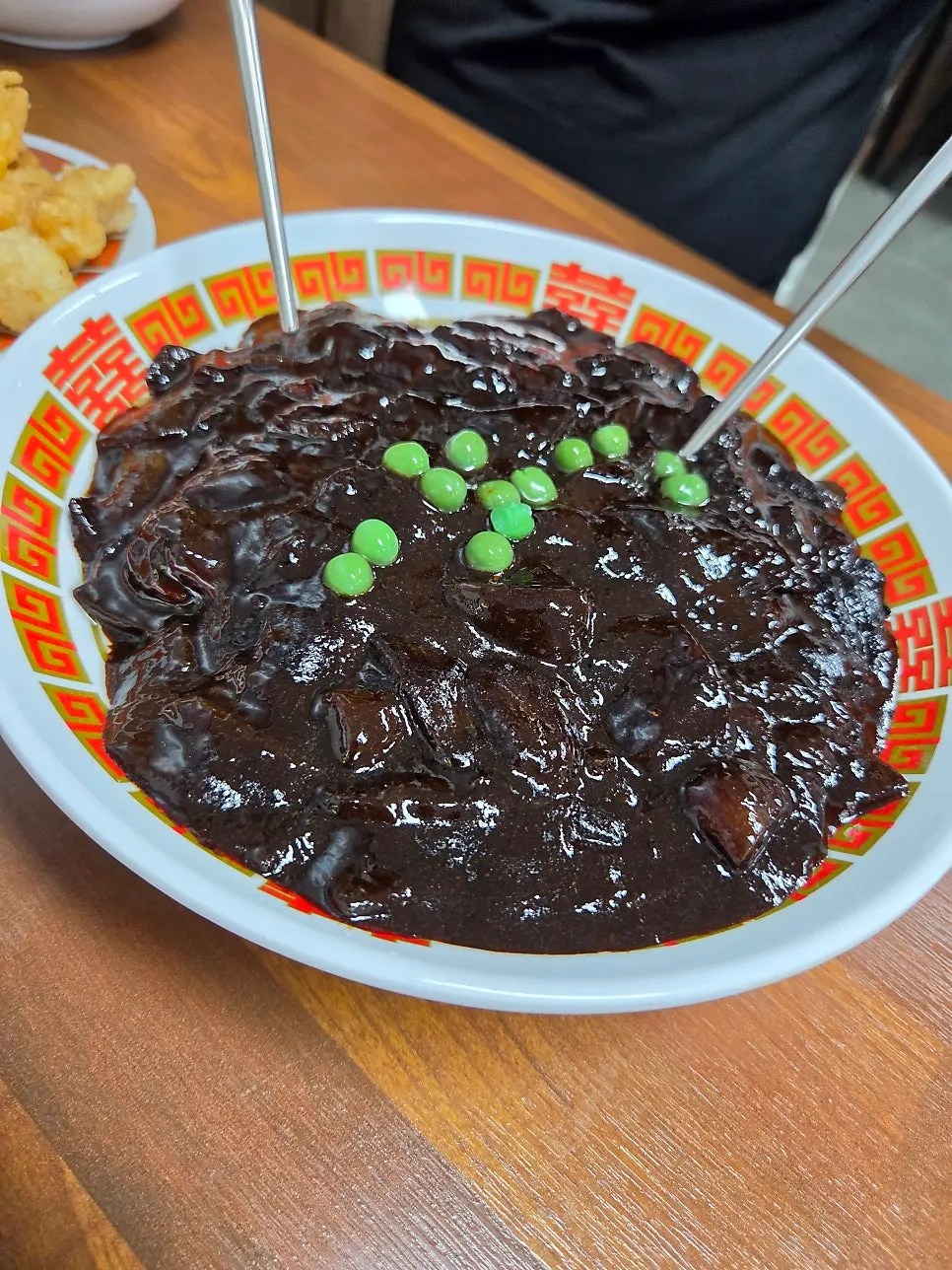 Close-up of Hwangbihong jjajangmyeon before mixing