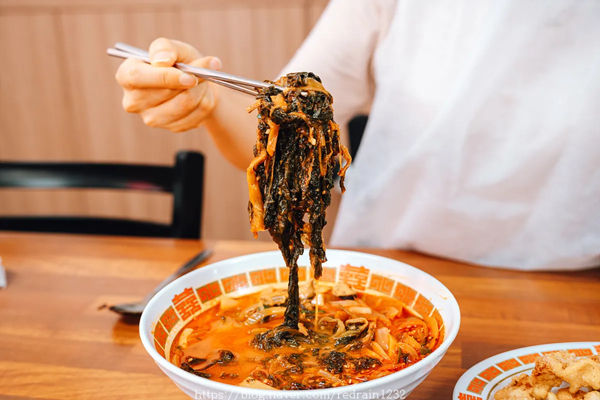 Introducing Hwangbihong's seafood siraegi jjamppong rice