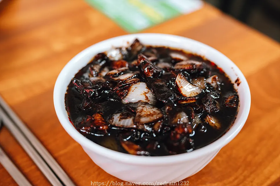 Ganjjajang noodles and sauce at Hwangbihong