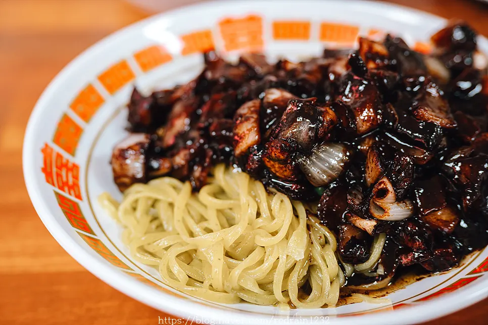 Ganjjajang sauce loaded with ingredients