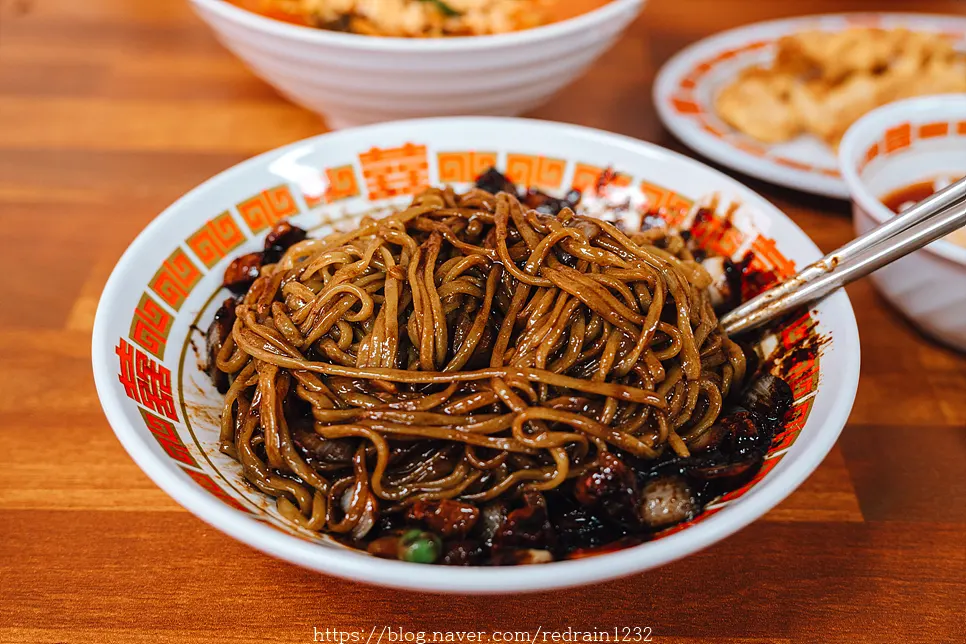 Chive noodles mixed with ganjjajang sauce