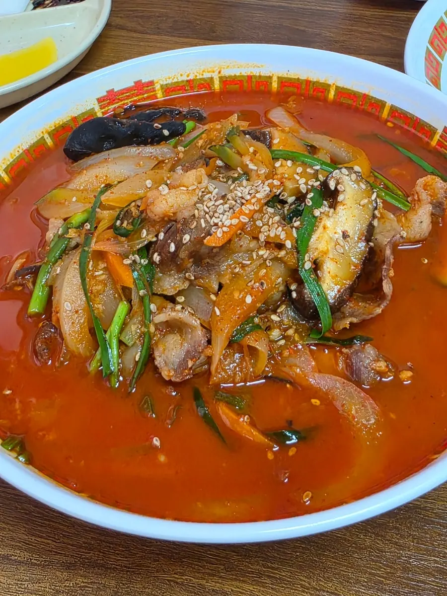 Crisp mini sweet-and-sour pork with sauce