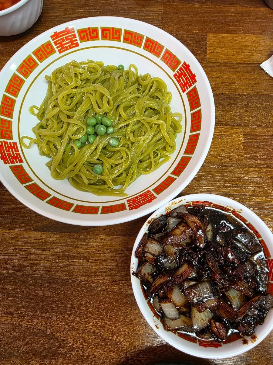 Springy jjamppong noodles soaked in broth