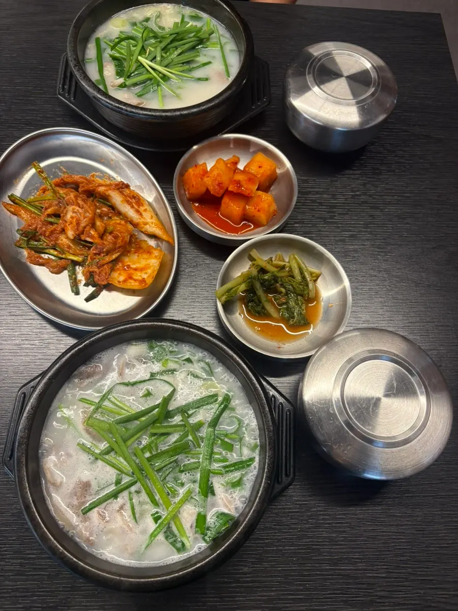 Homemade kkakdugi and kimchi side dishes