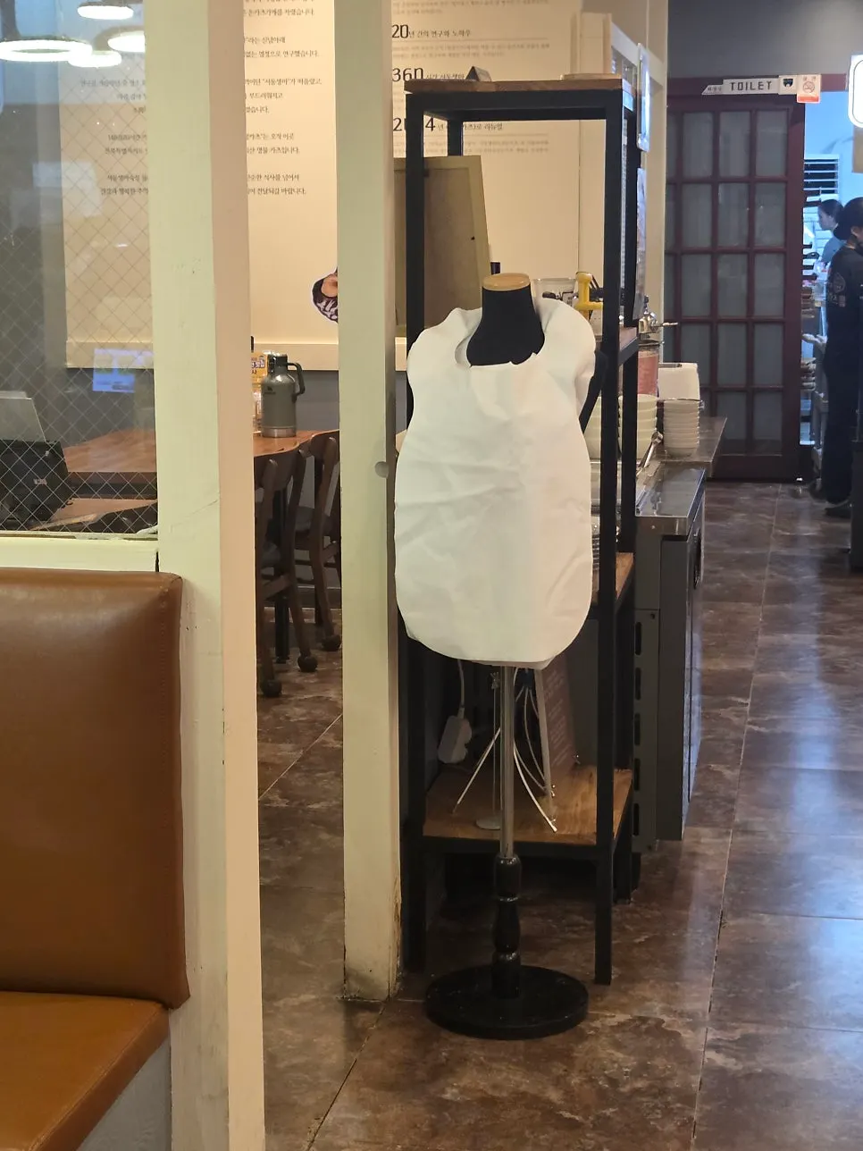 Seating at Wonkwang Katsu with 4-person tables and 2-person seats