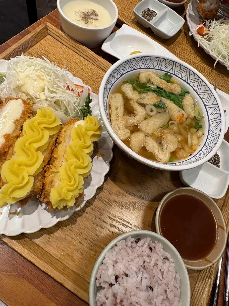 Cheese katsu with the cheese stretching long