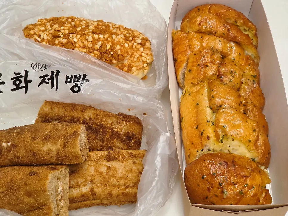 문화제빵에서 포장해온 빵 세 가지