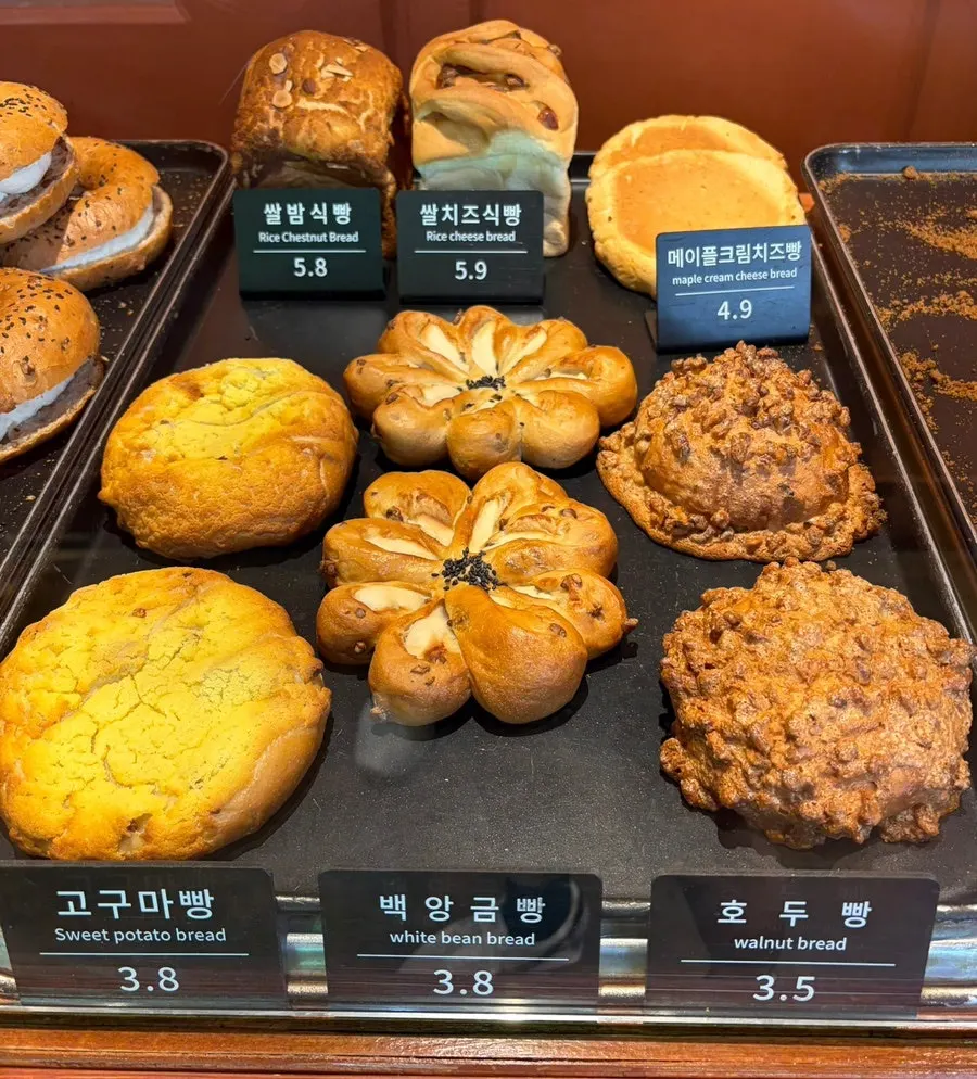 Deciding which breads to pick at Munhwa Bakery