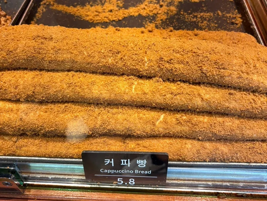 Interior of Munhwa Bakery's takeaway counter