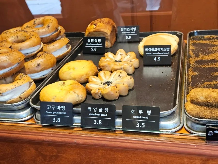 문화제빵 빵 진열대 전경